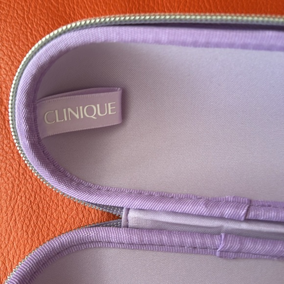 Clinique cosmetics case - Picture 5 of 8